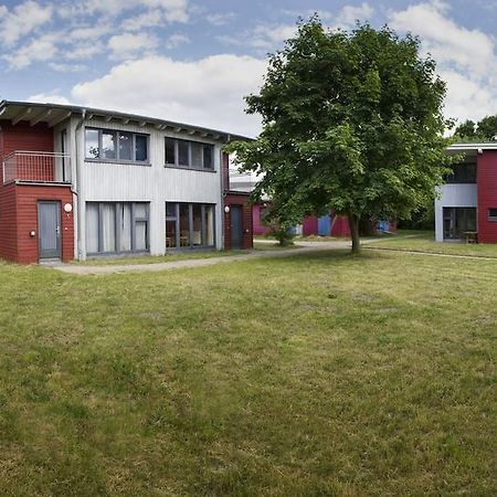 Basiskulturfabrik Oeko-Hotel Нойштрелиц Экстерьер фото