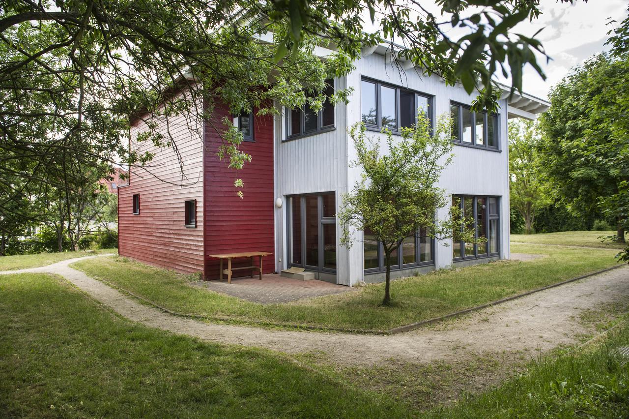 Basiskulturfabrik Oeko-Hotel Нойштрелиц Экстерьер фото