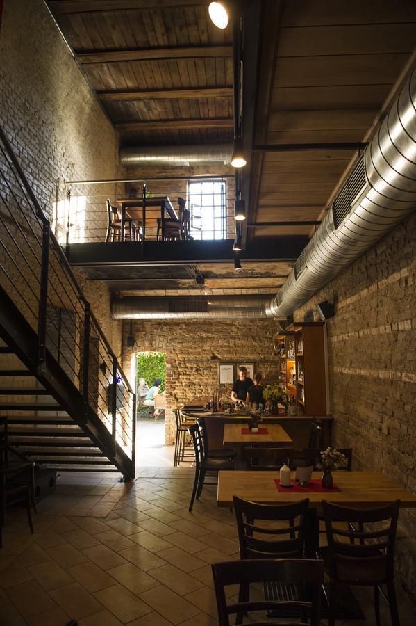 Basiskulturfabrik Oeko-Hotel Нойштрелиц Экстерьер фото